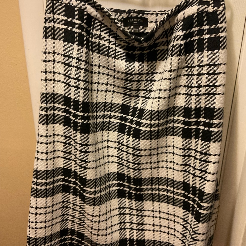 Black and white pencil skirt